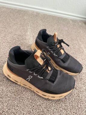 On cloud women’s size 6.5 shoes